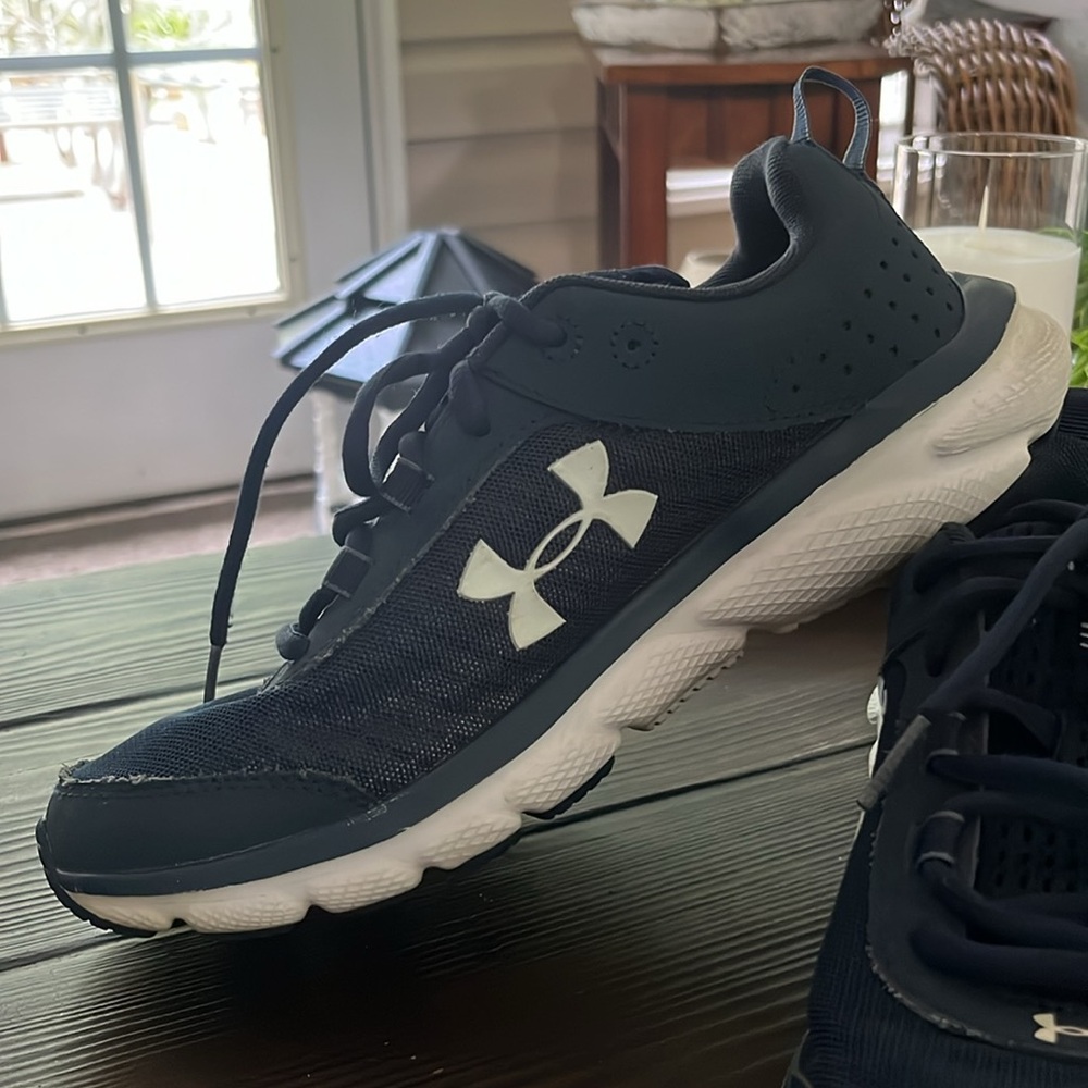 Under Armour sneakers in navy and white - Picture 3 of 11